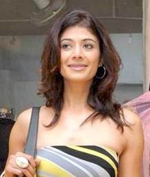 Pooja Batra Height