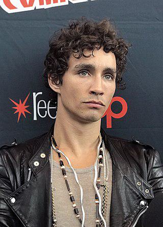 Robert Sheehan Height