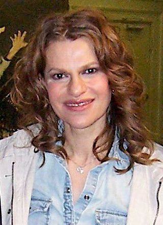 Sandra Bernhard Height