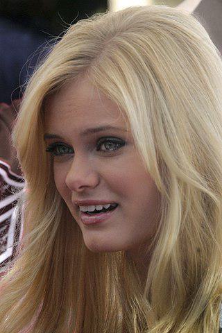 Sara Paxton Height