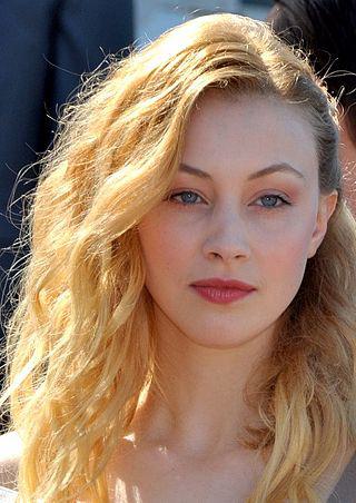 Sarah Gadon Height