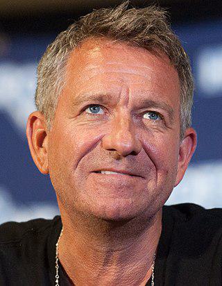 Sean Pertwee Height