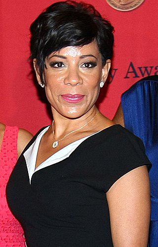 Selenis Leyva Height