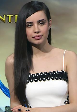 Sofia Carson Height