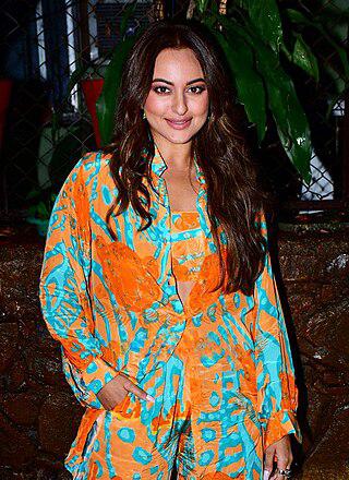 Sonakshi Sinha Height