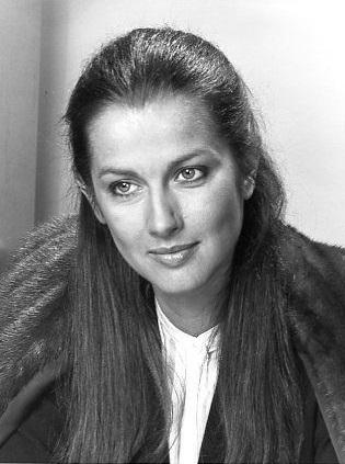 Veronica Hamel Height