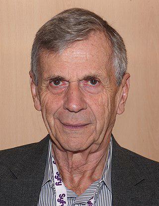 William B Davis Height