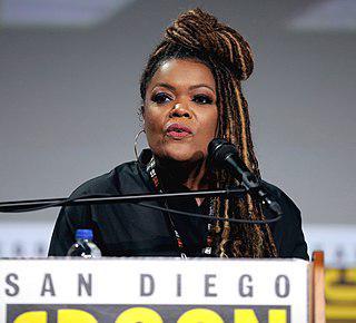 Yvette Nicole Brown Height